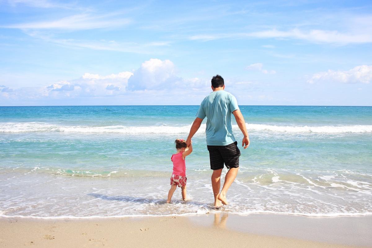 Ontspan op het gouden zand van Fort Bay Beach op Saba