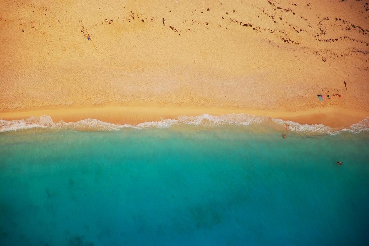 Zwemmen en zonnebaden op Spring Bay Beach: een paradijselijk strand op Saba